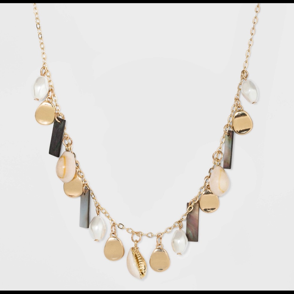 NWT shell statement necklace